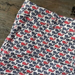 Vineyard Vines Stars and Stripes USA whales shorts | size 4